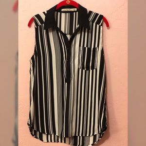 Sleeveless stripped blouse